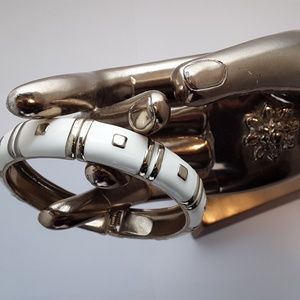 White and silver colored enameled bracelet